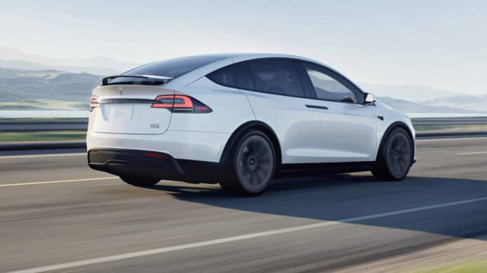 Tesla「召回」逾 32 萬部車   涉及車尾燈可能無法正常運作