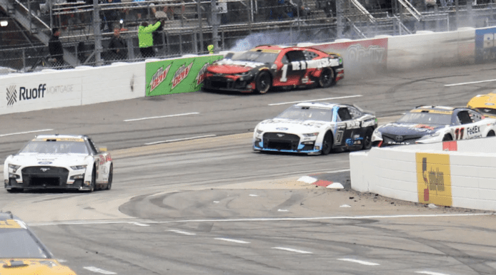 【有片睇】NASCAR 打機式撞牆過彎入前 5   車手：靈感來自GameCube賽車遊戲