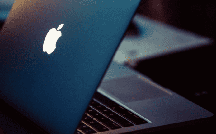MacBook 發光 Logo 或捲土重來    鏡面可能淺灰色或金色
