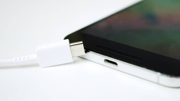 歐洲議會宣佈 2024 年 12 月底   手機需全面使用 USB-C 充電