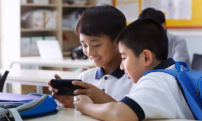 台灣 9 歲童向同學兜售 5G 數據    老師叫中止 + 父親感驕傲