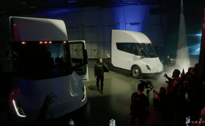 首部 Tesla Semi 電動卡車終交付百事     負重 36 噸 + 續航力達 800 公里