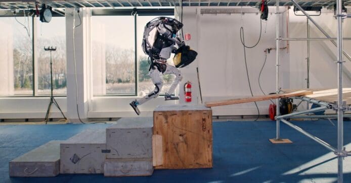 Boston Dynamics 再次 Show Off　靈活擔當地盤助手