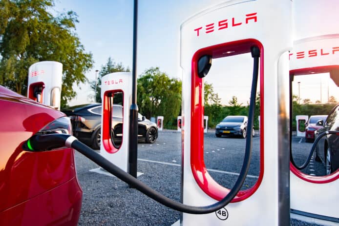 Tesla 美國快將開放充電網   冀獲華府 589 億補貼