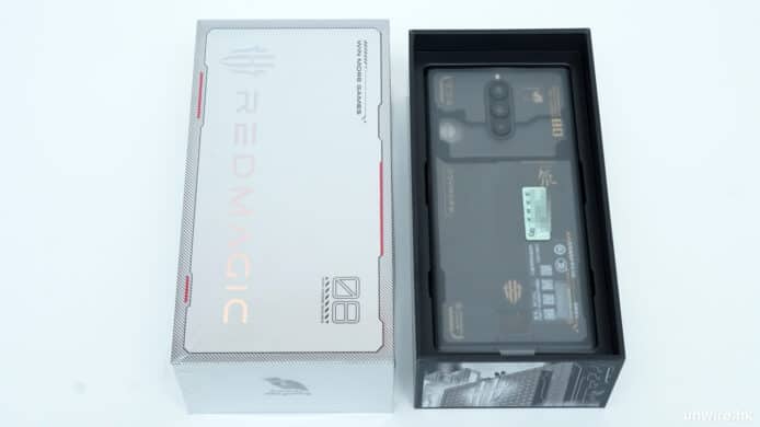 【評測】紅魔 8 Pro　外形　手感　打機表現　散熱　屏幕　效能開箱評測
