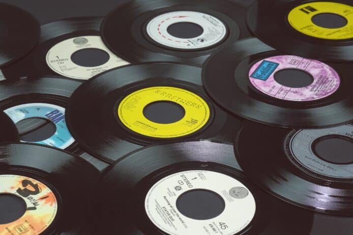 黑膠唱片美國銷量超越 CD　1987 年以來再次超越