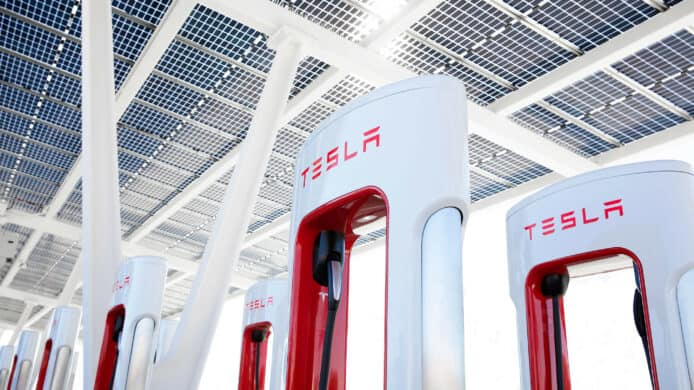 Tesla Supecharger 今年第三度加價   超級充電站每度電最多加 $0.3