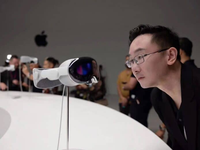 中國導演 WWDC 試用 Vision Pro　認為將顛覆生活和工作方式