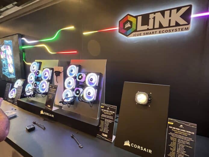【Computex 2023】Corsair 推全新組裝系統縮短安裝時間　iCUE LINK Smart Component Ecosystem 登場