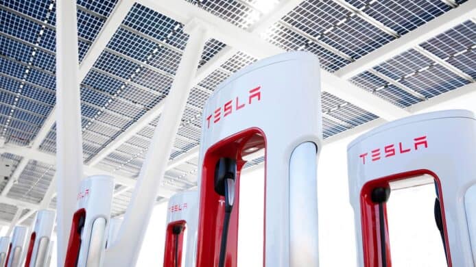 香港 Tesla Supercharger 電費稍為減價　不過非繁忙時段改為凌晨 12 – 4 點