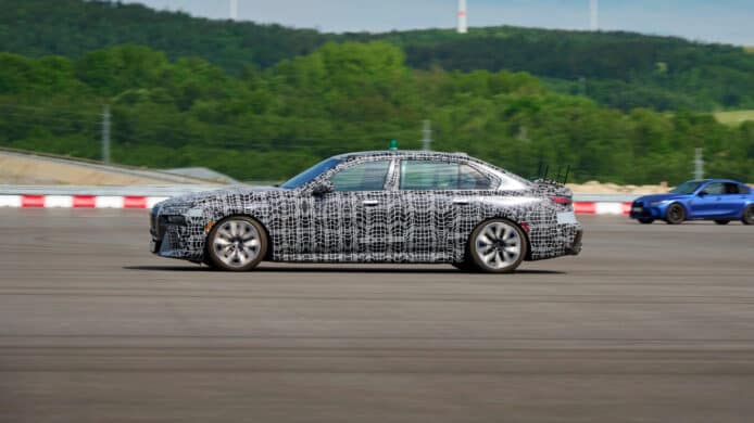 BMW 展示自動駕駛技術   用於協助沉悶重複測試