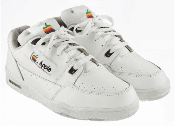 Apple 運動鞋拍賣  90年代贈品現起拍價 39 萬
