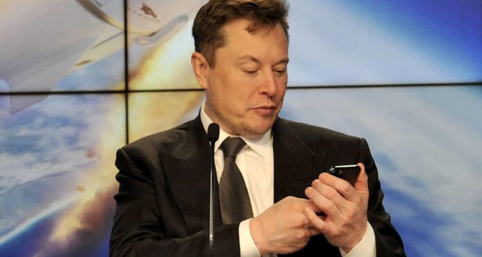 Elon Musk 批 iPhone 沒新意  諷 Apple 只懂升級相機