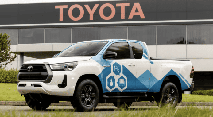 Toyota 首輛氫能 Hilux 原型車登場   續航里程達 584 公里