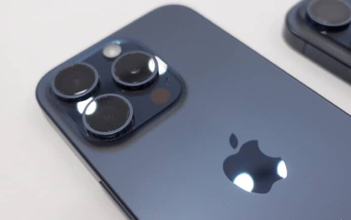 iPhone 15 / 15 Pro 美國現場評測    鈦金屬 Pro 超型上手實試 + 粉紅色、黑色 iPhone 15 意外地吸引