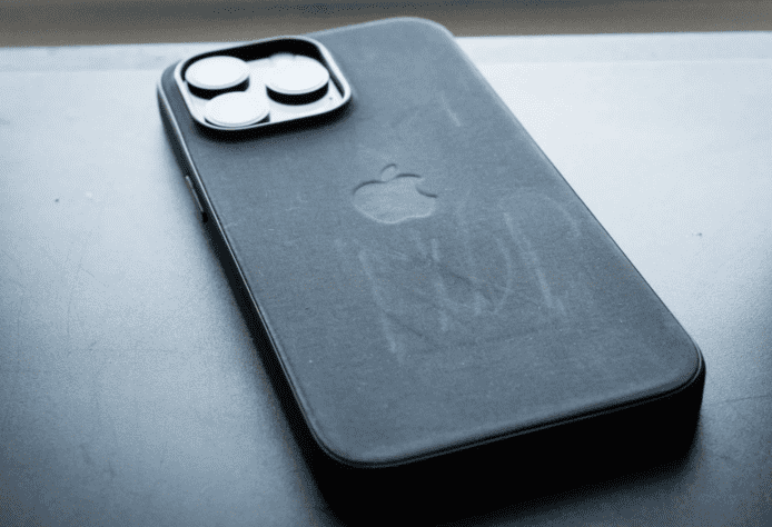 外媒：Apple 新 Fine Woven 手機殼「非常糟糕」   很容易做成不可磨滅痕跡