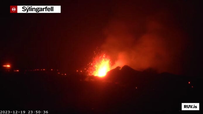 冰島火山大爆發   國營電視台 YouTube 全程直播