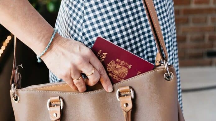 全球最強護照排行榜更新   新加坡被超越跌落第 2 位香港排 45 位
