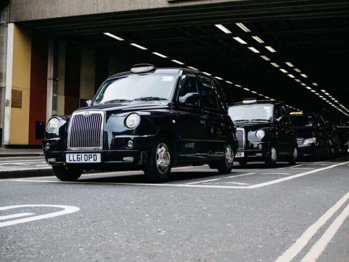 倫敦 Uber 終於可以叫「黑的」　的士司機工會提出反對