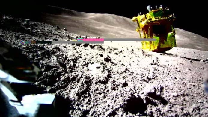 日本月面探測器呈倒立狀態　目前已經無電停止運作