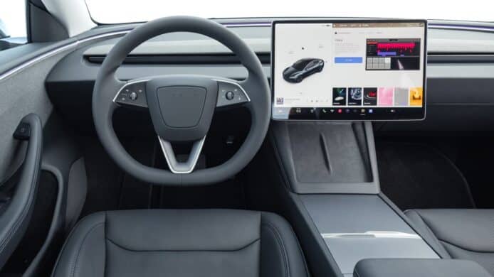Tesla 車廂