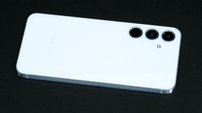 【評測】Samsung Galaxy A55　外形　手感　屏幕　相機　效能開箱評測