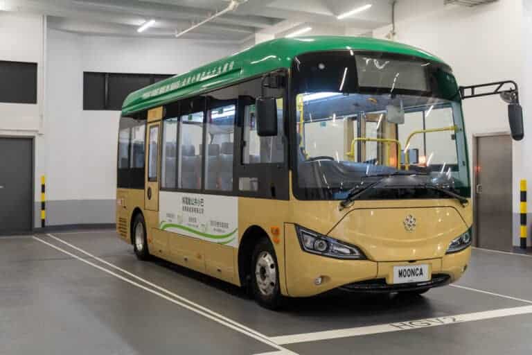 謝展寰：營運商不得收取過高充電費 保障電動小巴及的士營運成本 - UNWIRE.HK