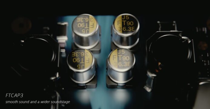 高端音響元件特寫，展示多個電容器和電阻.