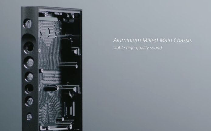 鋁合金米色主機殼展示，強調高品質聲音.