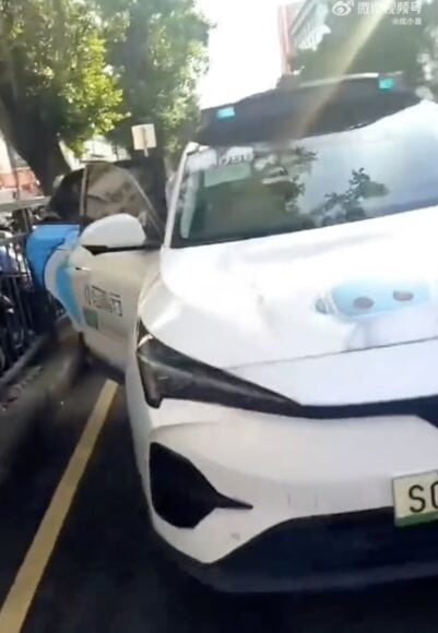 無人士車輛事件 無人士車輛夾乘客,車門未鎖死.