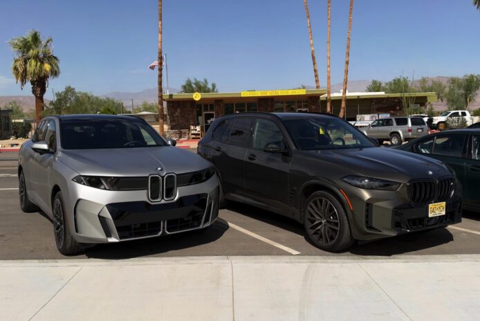 BMW iX5 與 X5 並排停車實拍.