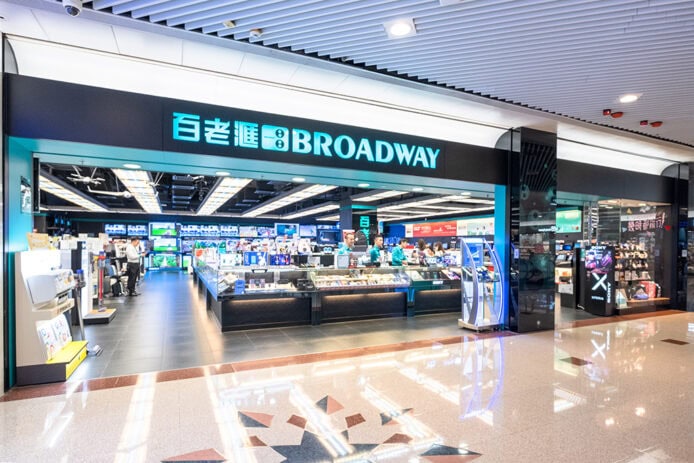 百老滙 BROADWAY 影音電器店內部全景.