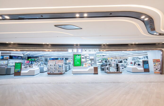 Fortress 室內消費電子商場 Fortress 電器商場內部展示櫃與商品陳列.