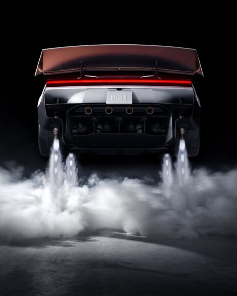 Tesla Roadster 以火箭推進起飛.