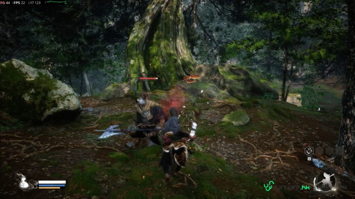 森林探險場景 遊戲中森林探險場景,角色與怪物激烈戰鬥.
