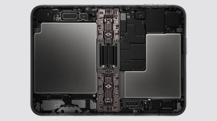 IPhone 內部結構展示，顯示散熱管和電路板.
