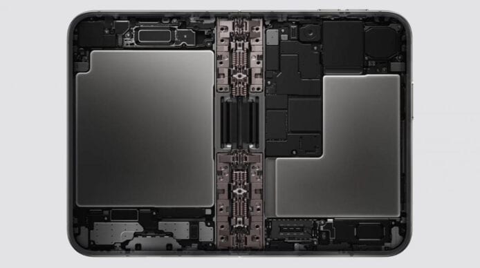 IPhone 雙電池配置，主板區域與金屬緩衝結構特寫.