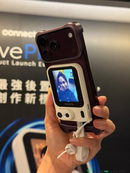 手持裝置展示連接器與磁吸支架.