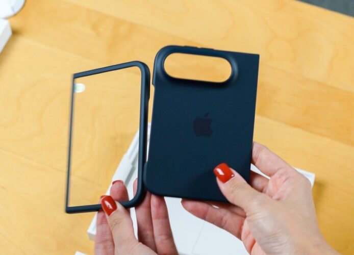 iPhone 14 Pro 保護殼 黑色iPhone 14 Pro保護殼與透明背蓋.