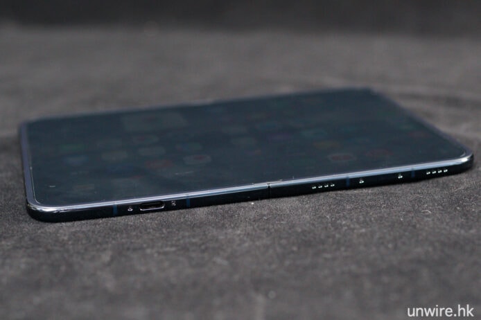 iPhone 14 Pro 開箱 IPhone 14 Pro 手機側面細節特寫.