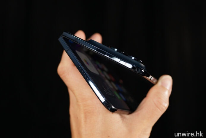 iPhone 雙機開箱 手持摺疊iPhone展示手機設計.