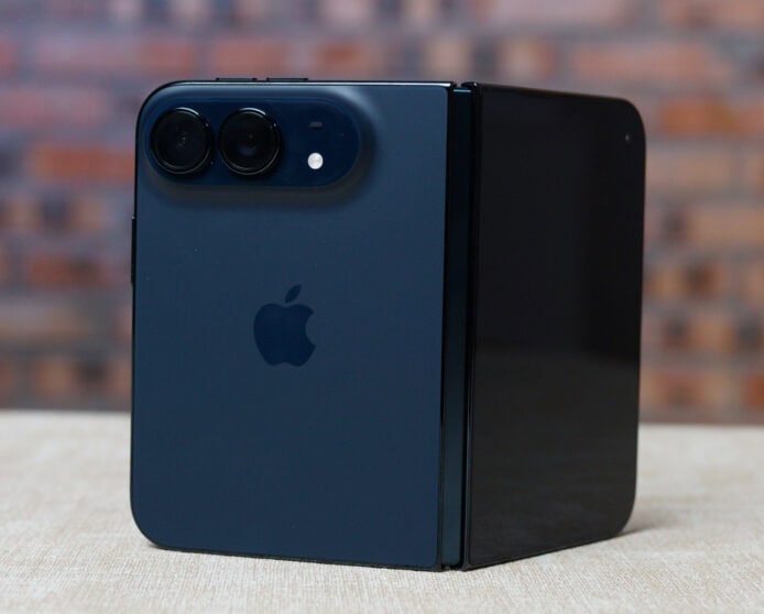 IPhone Duo 後置雙鏡頭設計與藍色外殼.