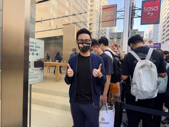 排隊購買iPhone的果粉在尖沙咀排隊.
