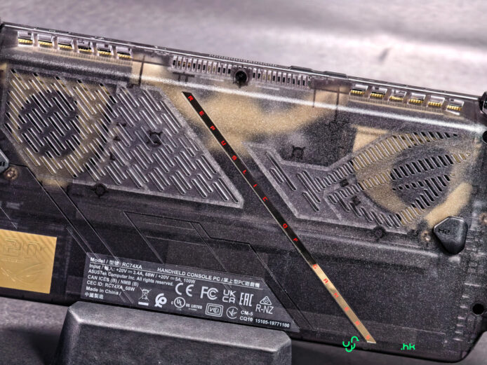 ROG XBOX Ally X20 透明機身展示.
