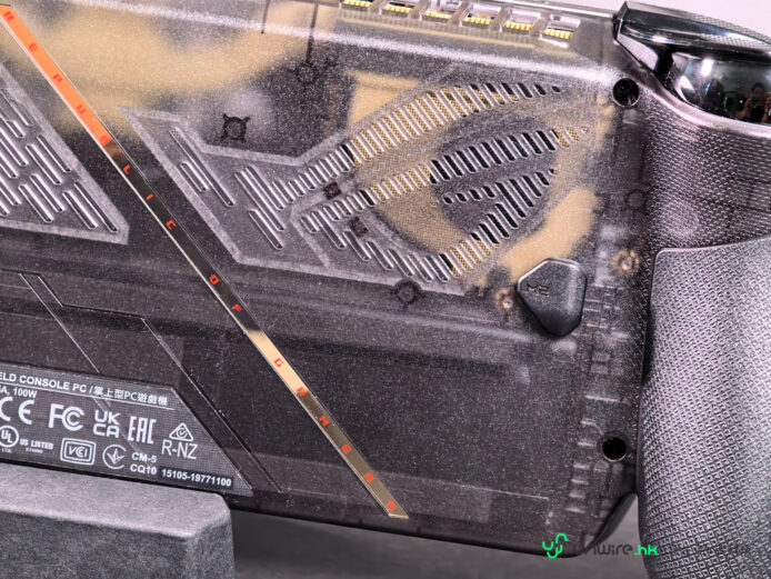 ROG XBOX Ally X20 機身設計 ROG XBOX Ally X20 半透機身設計展示.