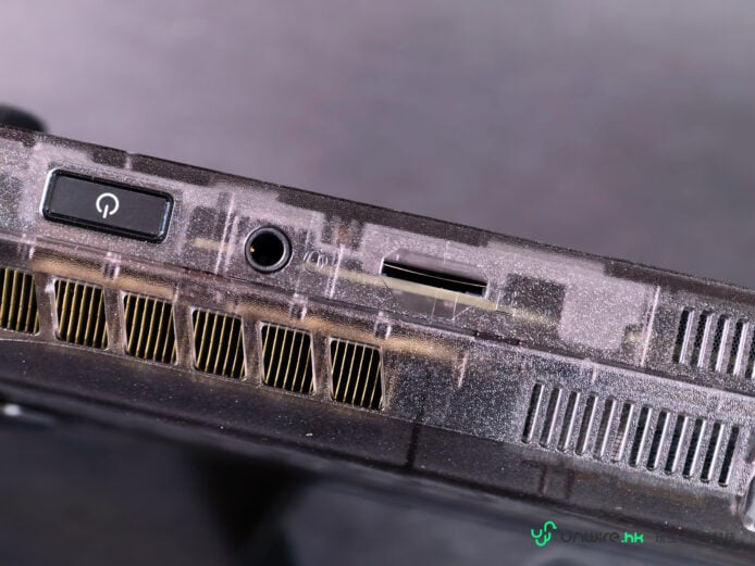 ROG XBOX Ally X20 機身細節 ROG XBOX Ally X20 機身側面細節圖.