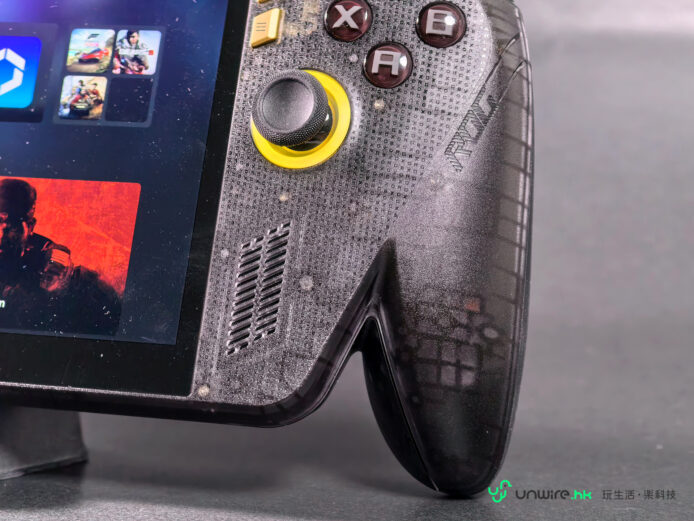 ROG XBOX Ally X20 遊戲機按鈕特寫.