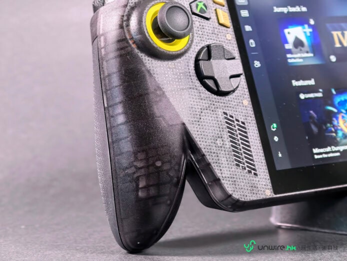 ROG XBOX Ally X20 遊戲手柄展示.