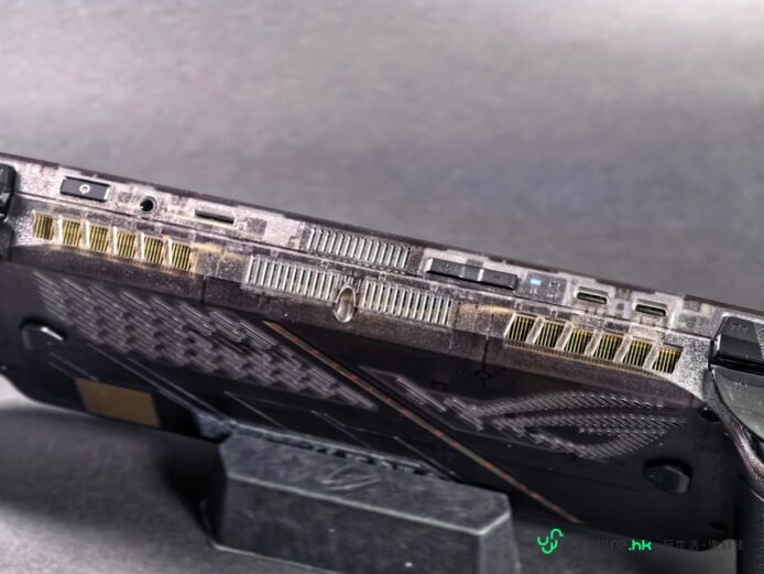 ROG XBOX Ally X20 機身 ROG XBOX Ally X20 半透機身設計.