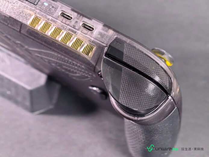 ROG XBOX Ally X20 半透機身設計細節.